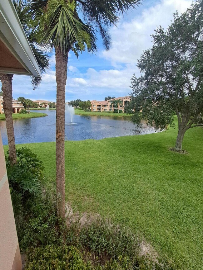 Building Photo - 141 SW Palm Dr
