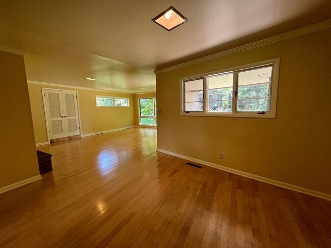 Building Photo - 3 Bedroom home near 41st & Harvard