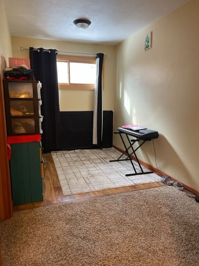 Building Photo - Woodworks Townhomes--Large 2 Bedroom/2Bath Unit on the Bus Route