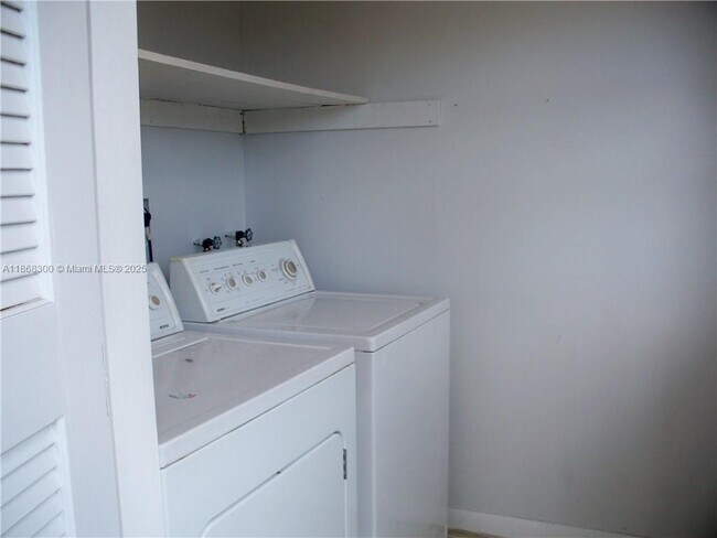 Building Photo - 8461 SW 137th Ave
