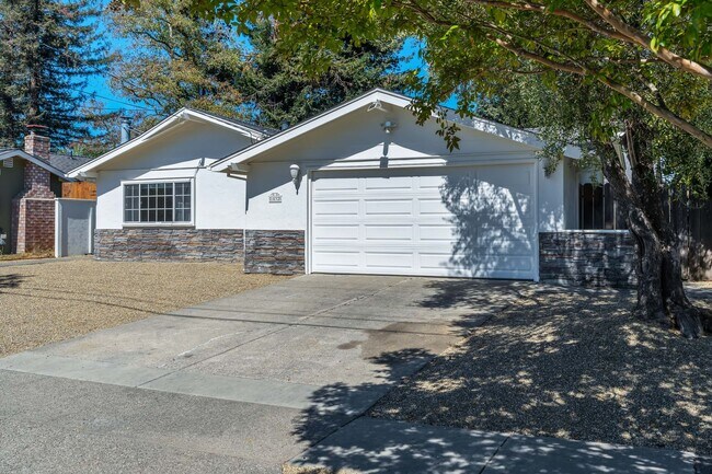 Building Photo - 4 bed/ 3 bath Single-Family Home in North Napa