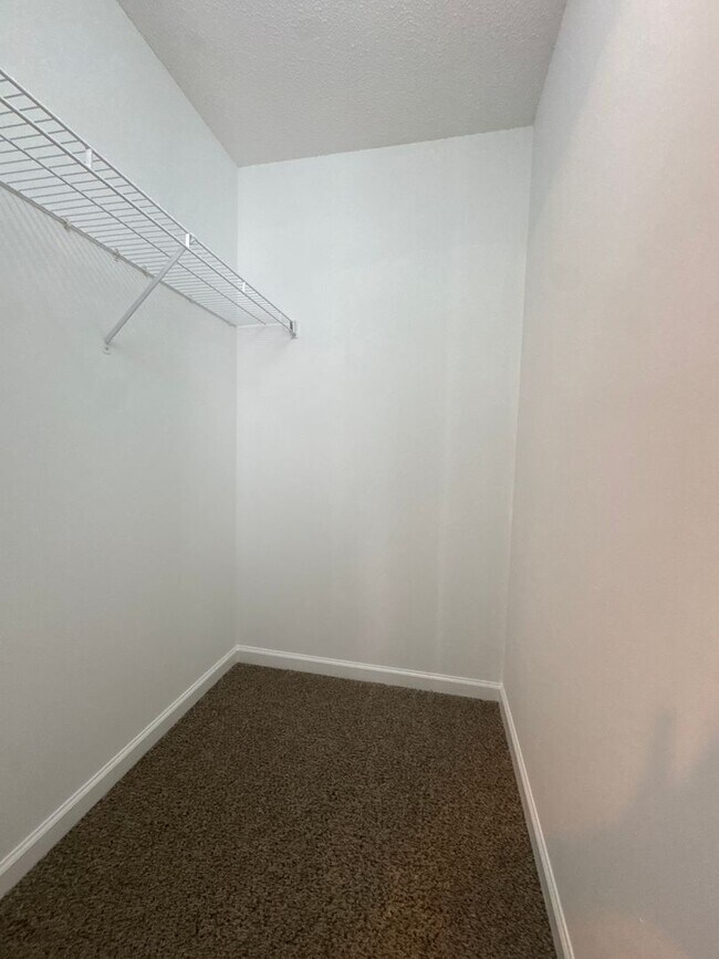 Building Photo - 910 Applegrove Cir
