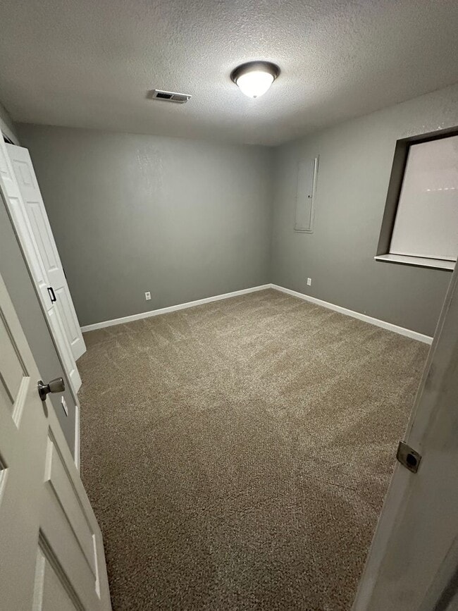 Building Photo - Beautiful Updated 5 Bedroom Home - Derby ,KS