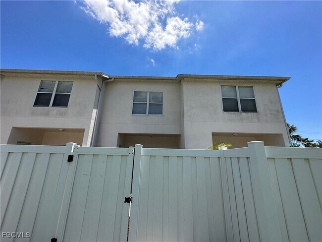 Building Photo - 3627 Pine Oak Cir