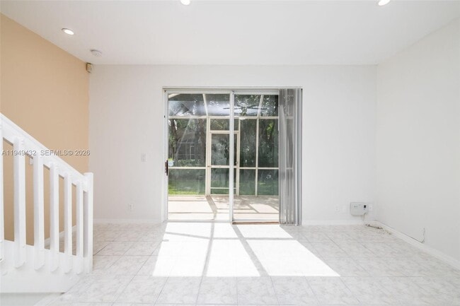 Building Photo - 1911 Madeira Dr