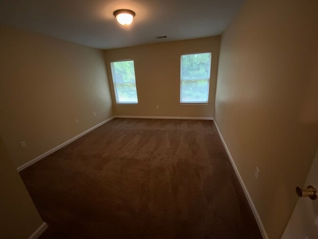 Building Photo - 10-12 Chesney Drive