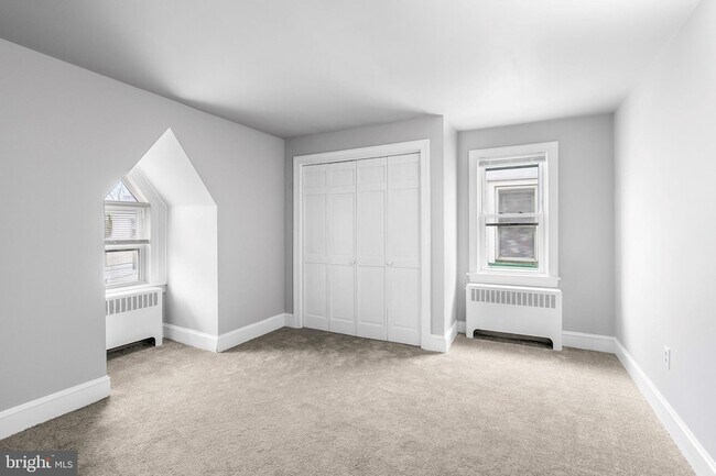 Building Photo - 243 Conover St