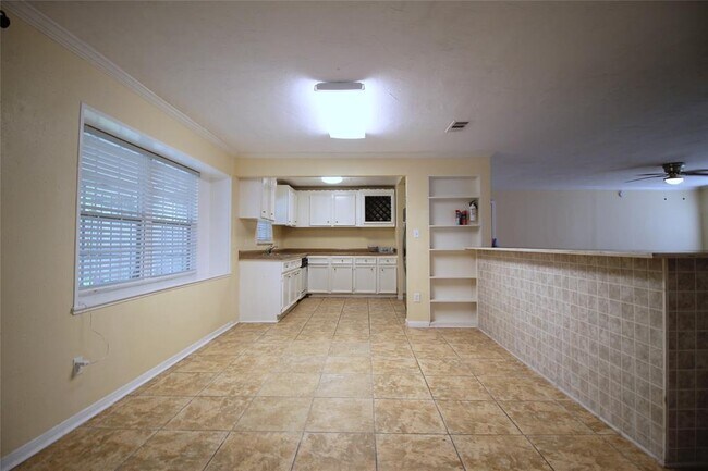 Building Photo - 11018 Hillcroft St