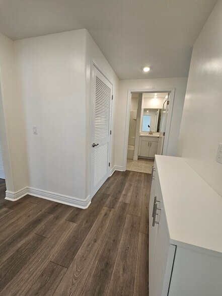 Building Photo - 925 Madonna Rd