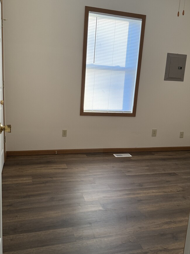 Building Photo - 310 N Goethe Ave