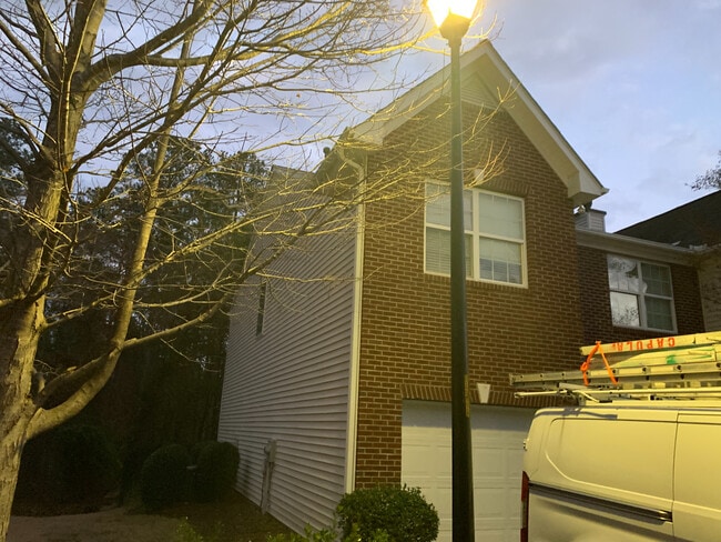 Building Photo - Room in Townhome on Plank Bridge Way