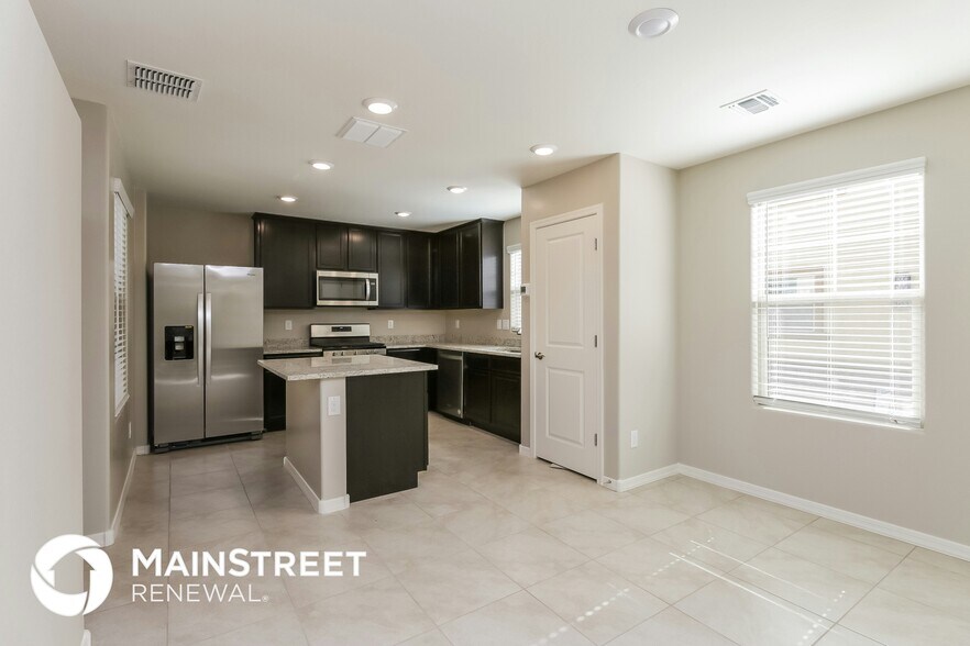 Building Photo - 3921 S 82nd Dr