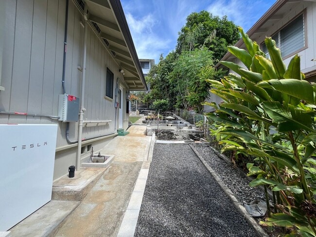 Building Photo - Honolulu/Kamehameha Heights - single famil...