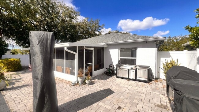 Building Photo - The Heart of Maitland: 3BD/2BA Home That F...