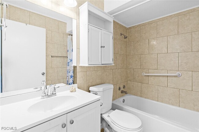 Building Photo - 6014 Deming Ave