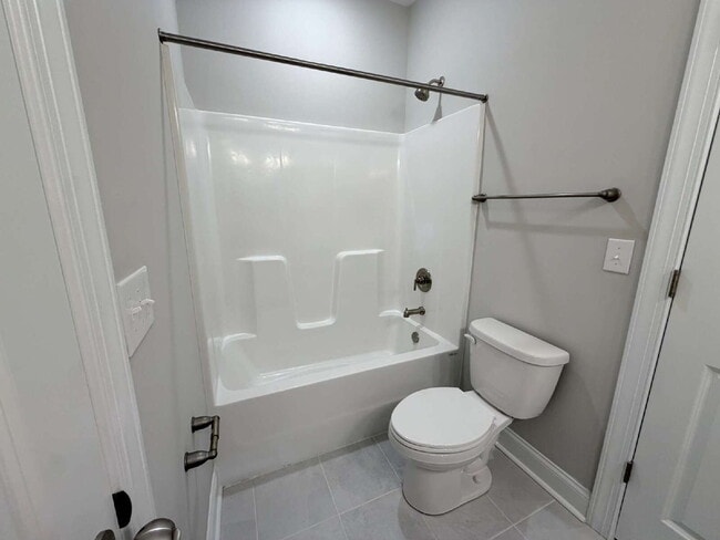 Building Photo - Spacious Townhome in The Springs of North Asheville