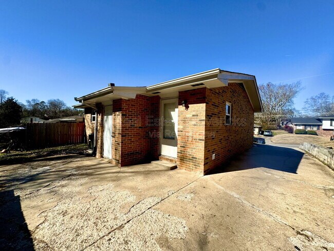 Building Photo - 3626 Missionaire Ave