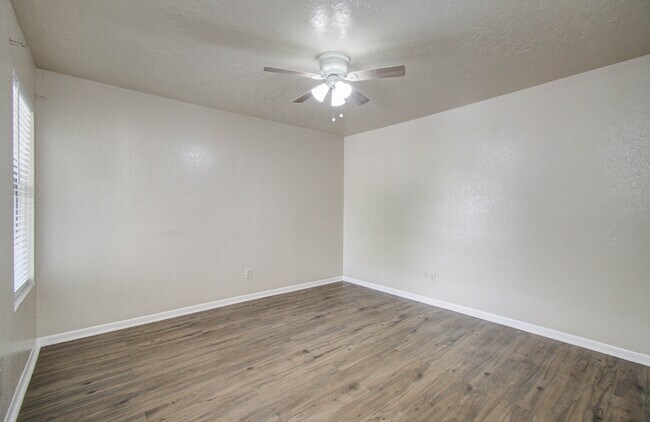 Building Photo - 2021 Spenwick Dr