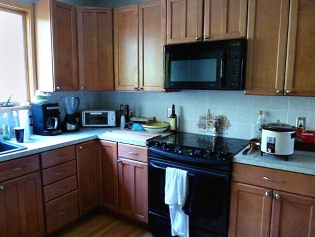 Building Photo - Allston 3 Bed w/ 2 Parking + Enclosed Porch – No Fee