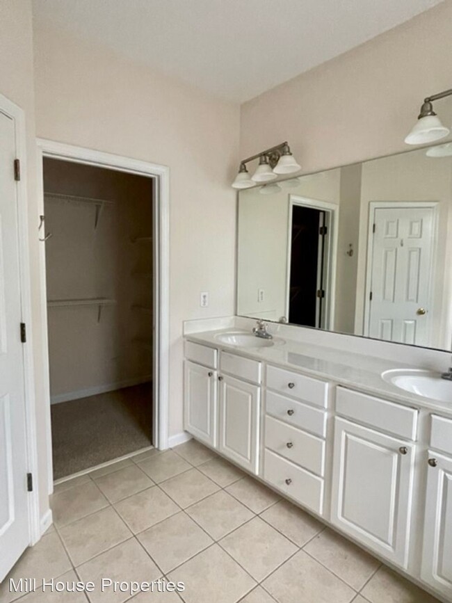Building Photo - 4 br, 2.5 bath House - 118 N Fields Circle