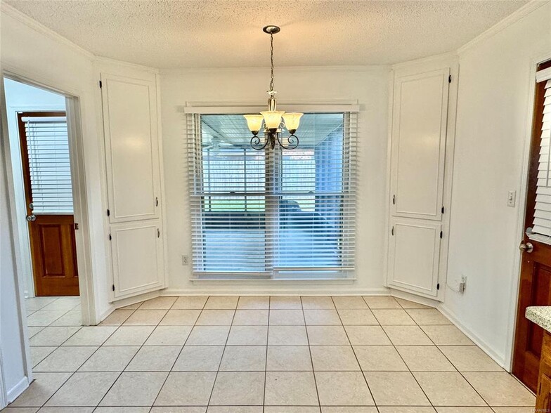Building Photo - 2311 Cottingham Dr