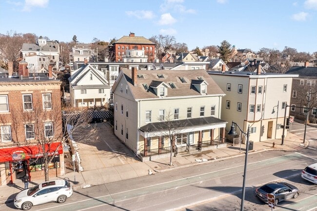 Building Photo - 571 Somerville Ave