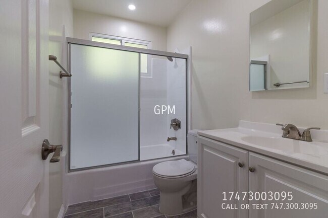 Building Photo - 12828 Oxnard St