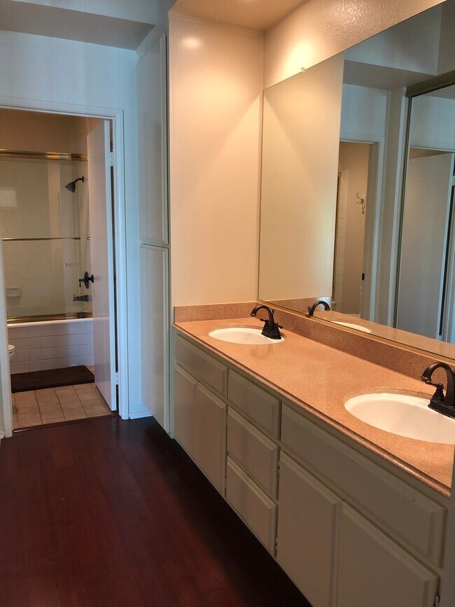 Building Photo - Spacious Unit Overlooking the RSM Beach Club!