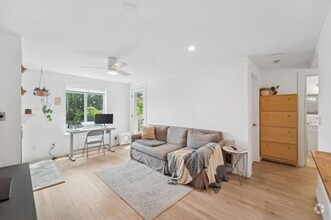 Building Photo - 1 bedroom in Seattle WA 98133