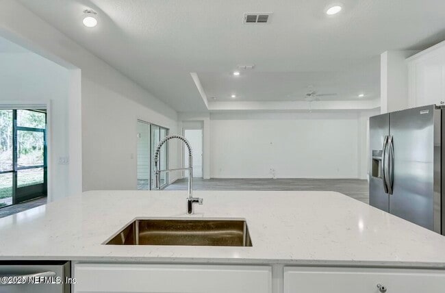 Building Photo - 300 Gan Wy