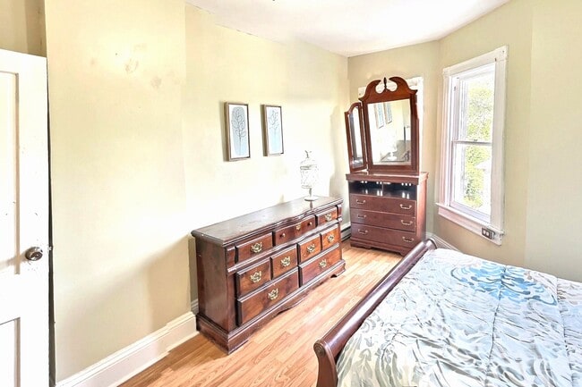 Building Photo - 516 Bedford St