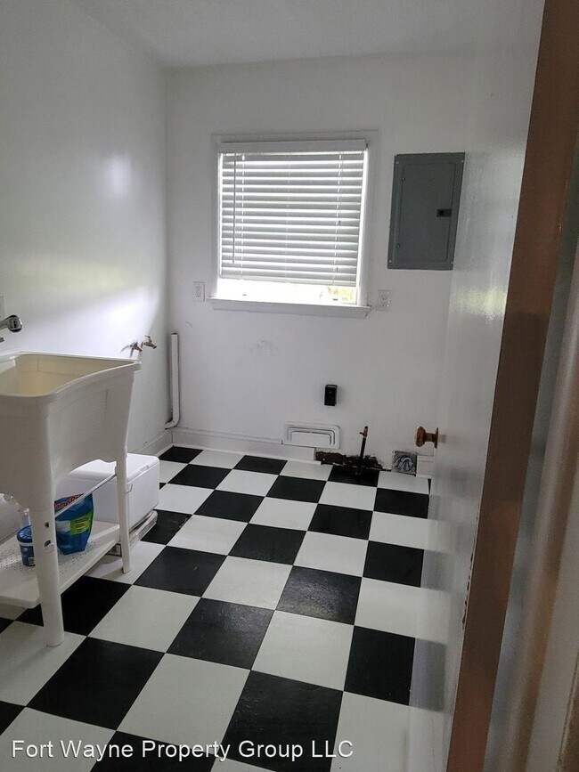 Building Photo - 3 br, 2 bath House - 4332 Wyandotte Dr