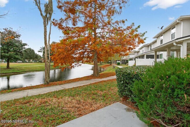 Building Photo - 411 Walnut Dr