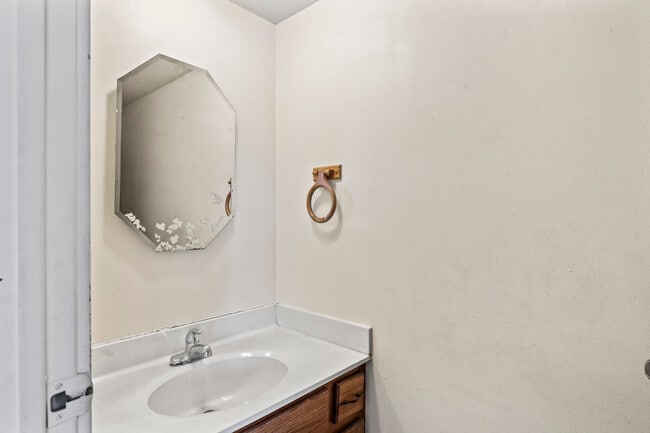 Building Photo - 225 S Gregory St