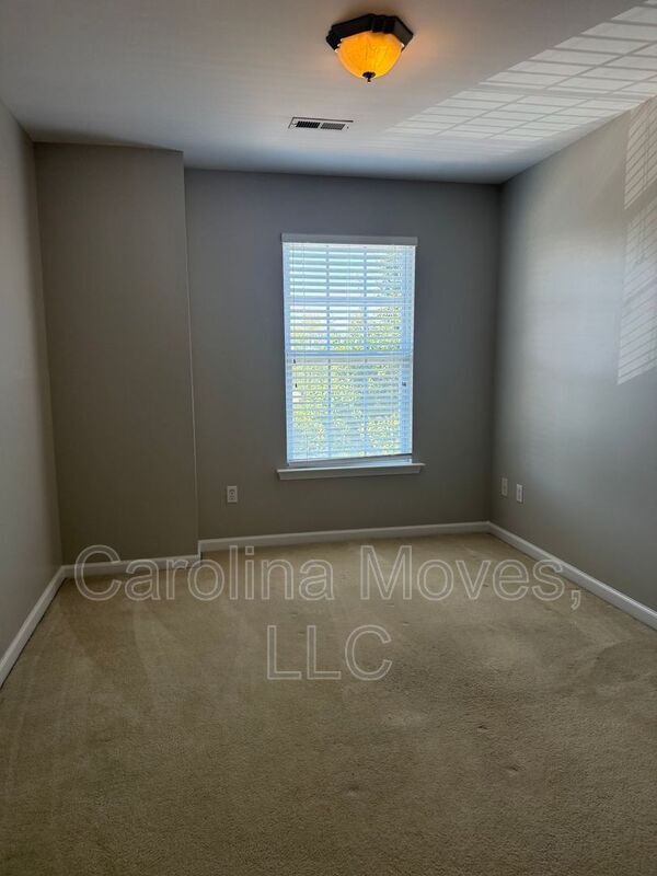Building Photo - 733 Rock Hill Ct