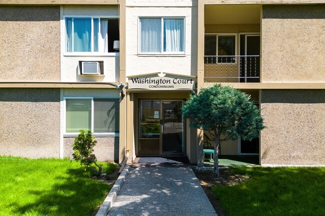 Building Photo - 925 1st Ave N