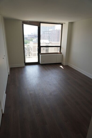 Building Photo - 3930 N Pine Grove Ave