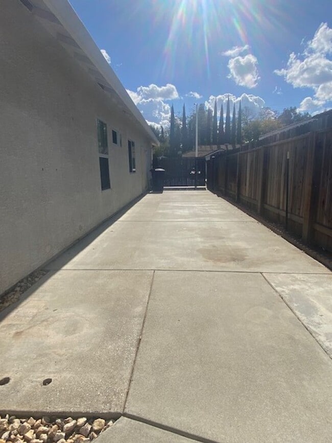 Building Photo - Corner lot with pool and RV parking!