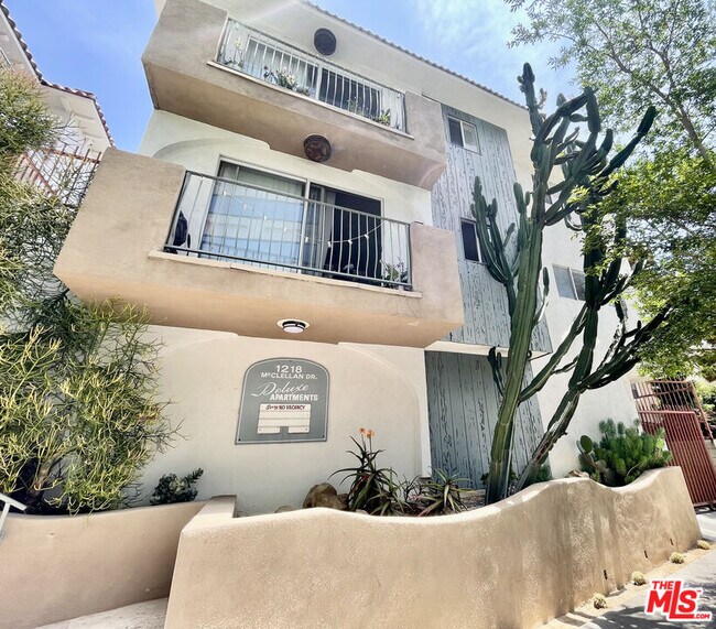Primary Photo - 1218 McClellan Dr