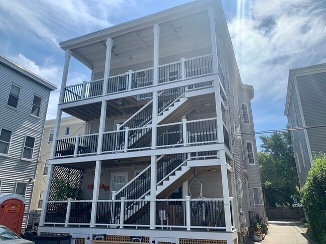 Building Photo - 371 Cardinal Medeiros Ave