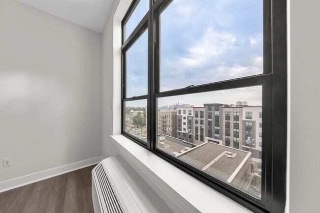 Building Photo - 121 34th St