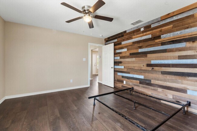 Building Photo - 1406 Courtney Pl
