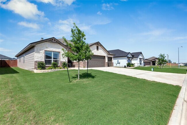 Building Photo - 8508 Glade Dr