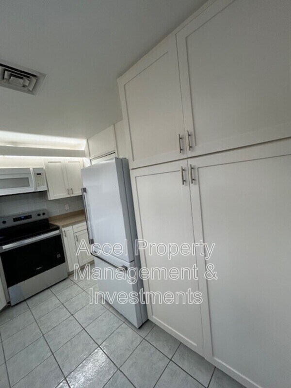 Building Photo - 600 Wichita Ave