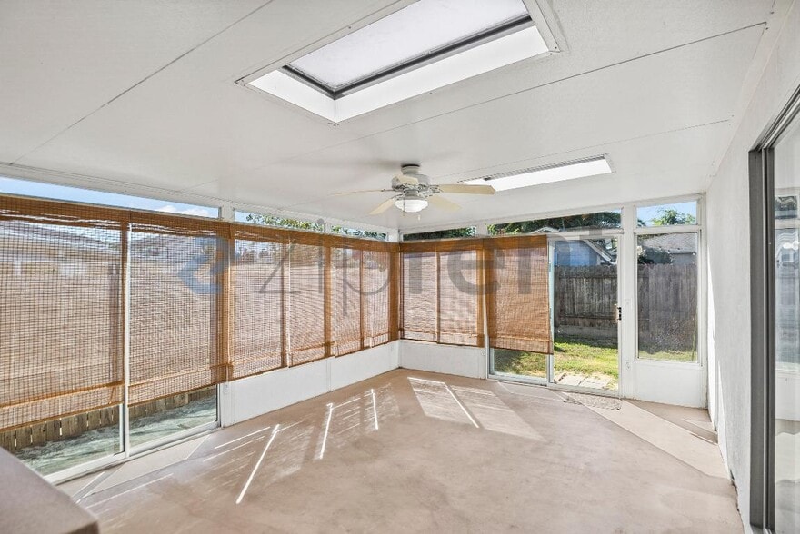 Building Photo - Unit
