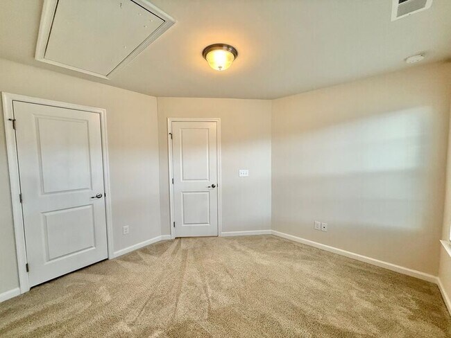 Building Photo - 113 Cross Country Way