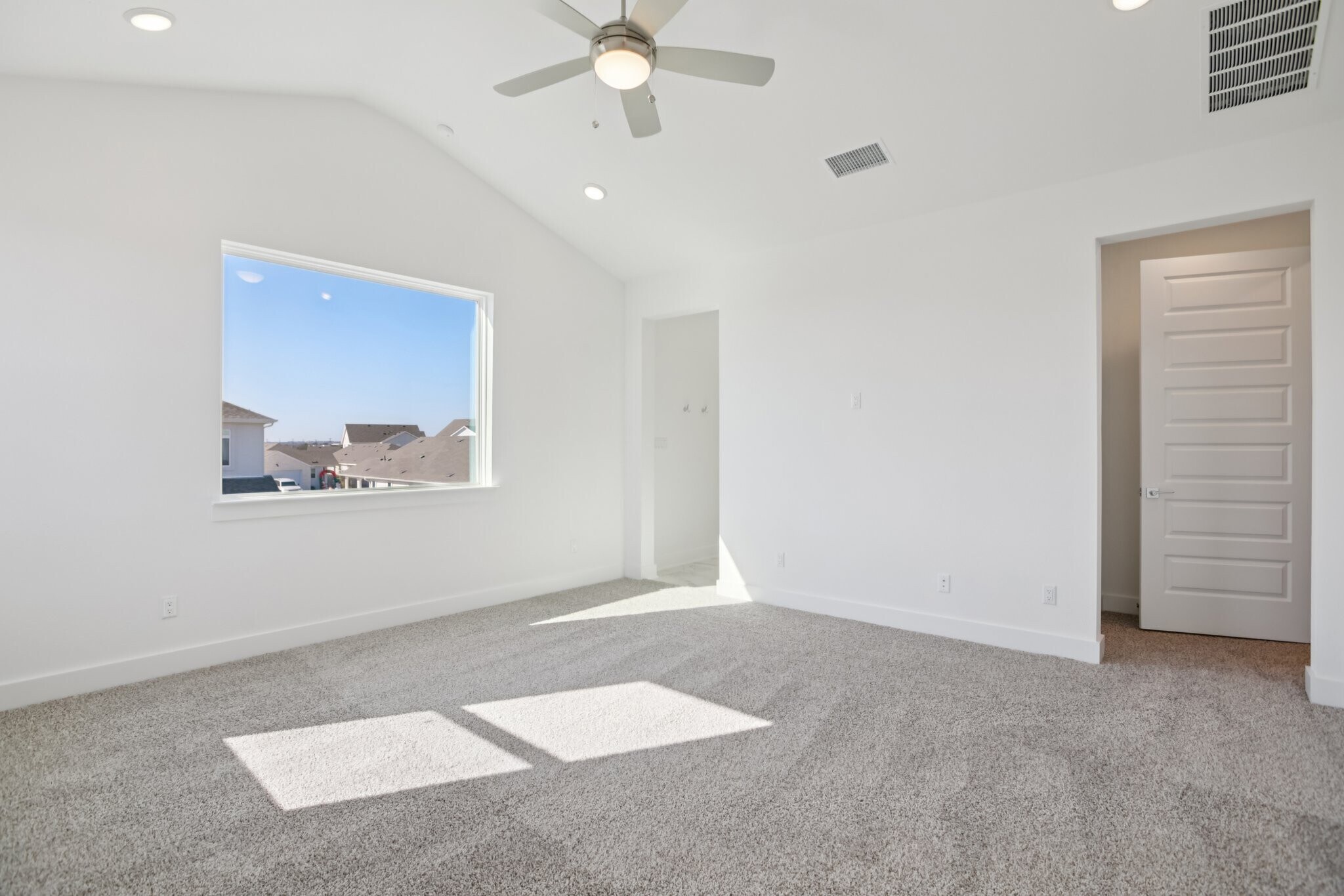 Building Photo - 1104 Yaupon Holly Dr