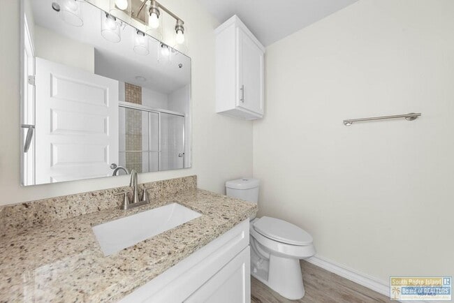 Building Photo - 690 Seminole Ln