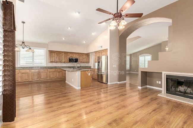 Building Photo - 2738 E Silverwood Dr