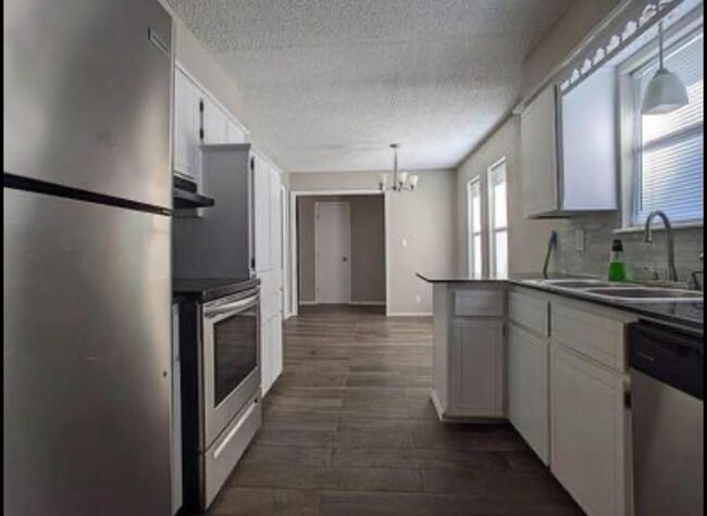 Building Photo - 413 Midland Dr